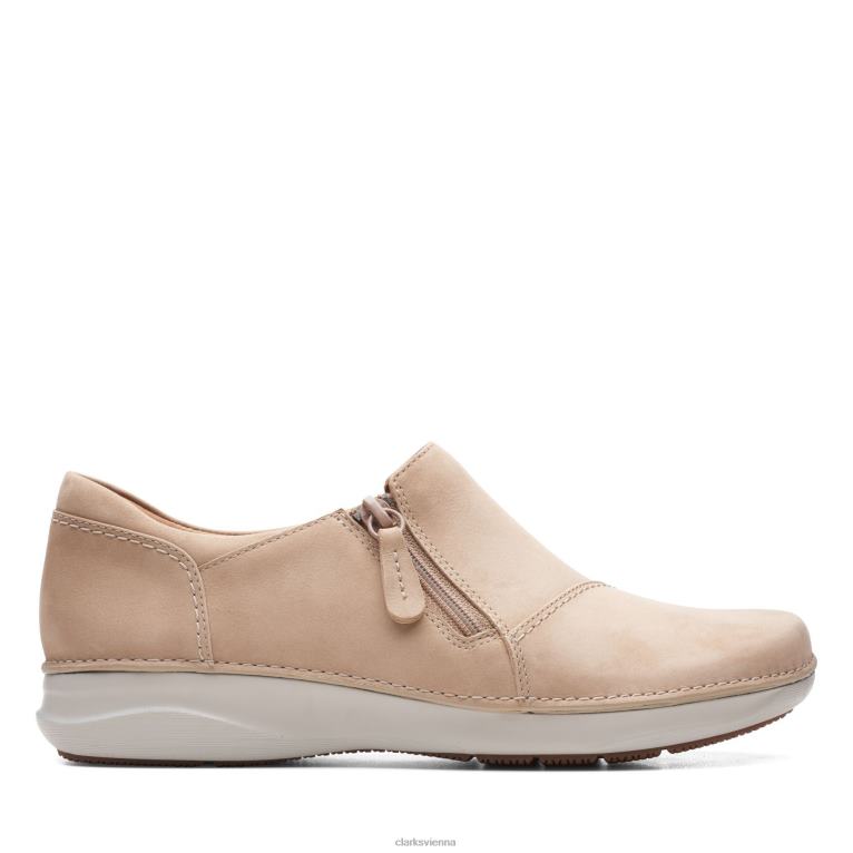 Frauen Clarks Sand Nubuk Clarks Appley Zip 80BRV3323 Sand Nubuk